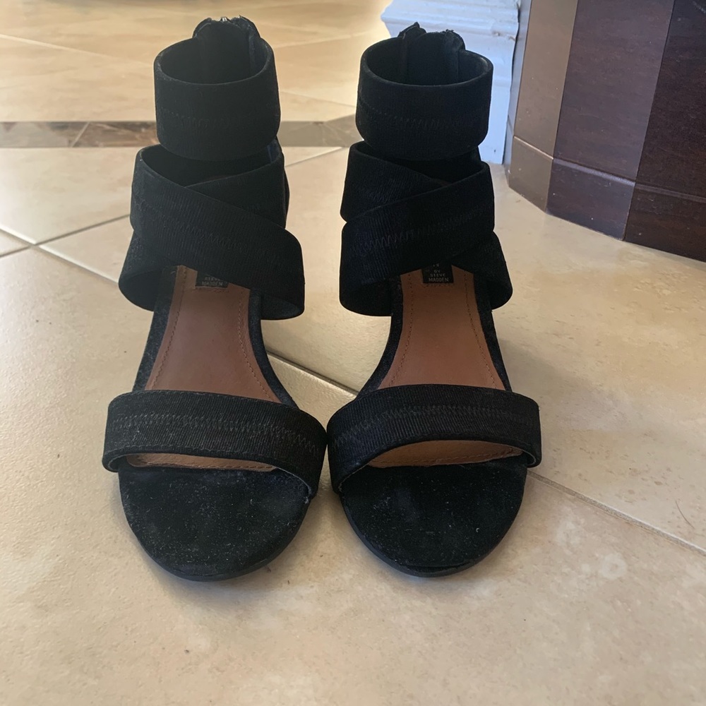 Black wedge shoes